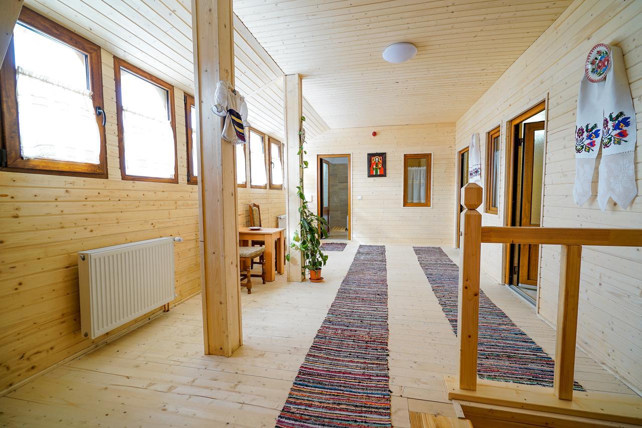 Отель Casa Ralucai Мойсей Экстерьер фото