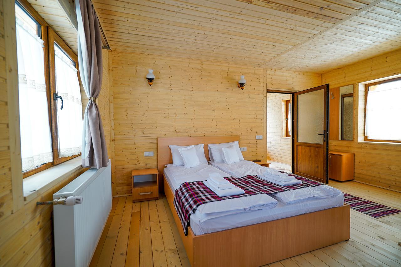 Отель Casa Ralucai Мойсей Экстерьер фото