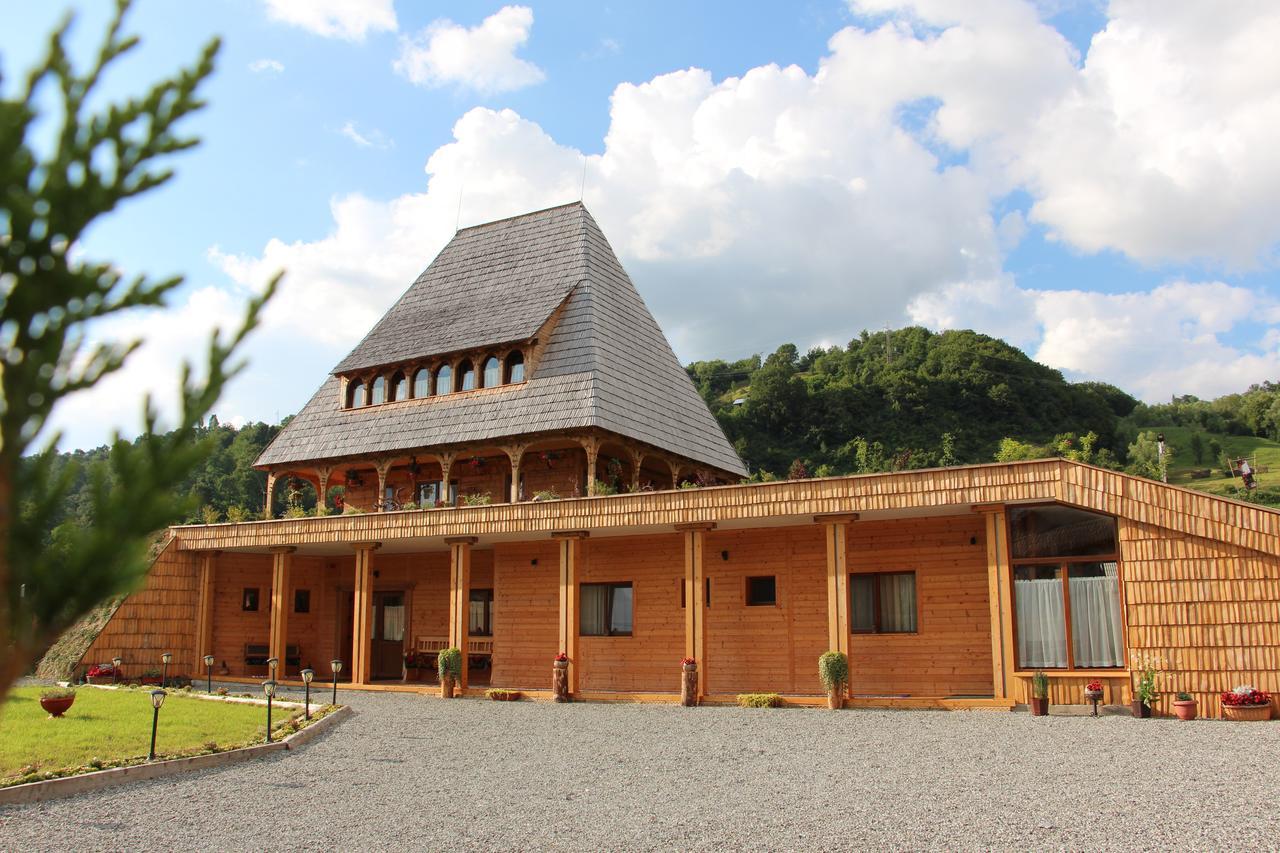 Отель Casa Ralucai Мойсей Экстерьер фото