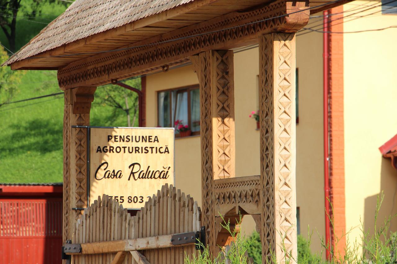 Отель Casa Ralucai Мойсей Экстерьер фото