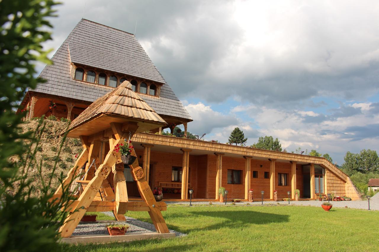 Отель Casa Ralucai Мойсей Экстерьер фото