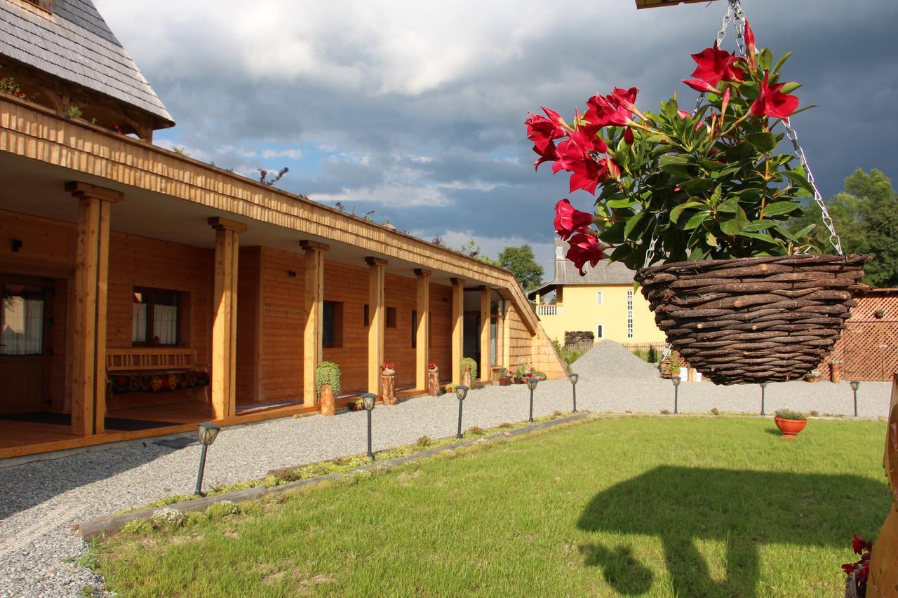 Отель Casa Ralucai Мойсей Экстерьер фото